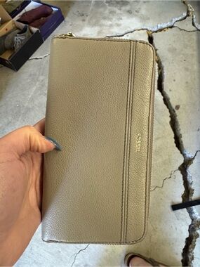 Fossil Taupe Leather Zip Wallet with Gold Logo